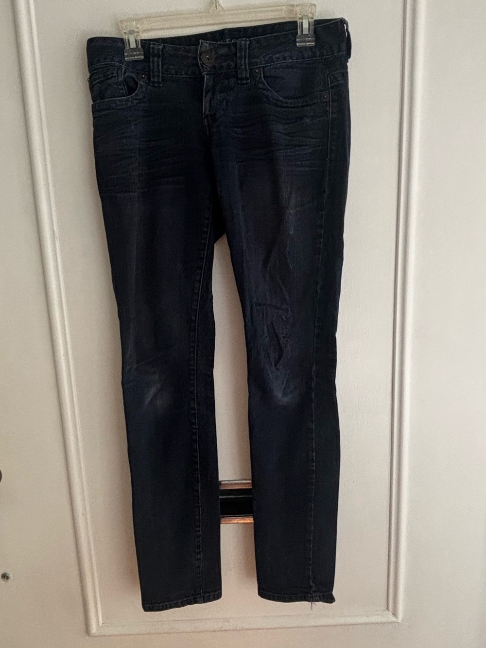 Dark Wash Women's Guess Skinny Jeans - Black
